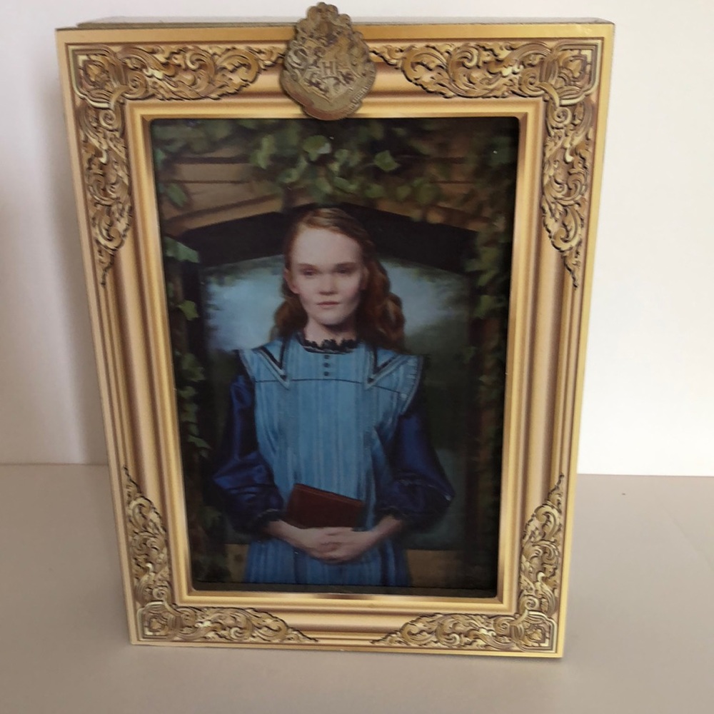 EUC Harry Potter Loot Crate Ariana Dumbledore wall portrait display box